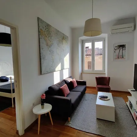 Sea View Flat In アパート プーラ